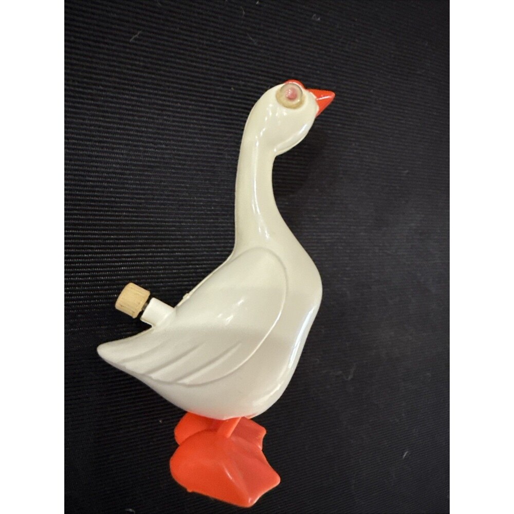 Vintage 1977 TOMY MACAO Wind-Up Waddling Plastic Goose Toy NON-WORKING
